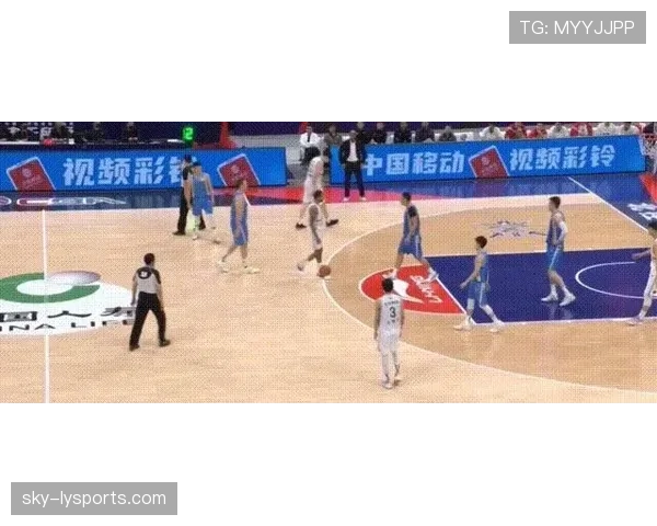 拉人犯规判罚标准及裁判执行规则详解