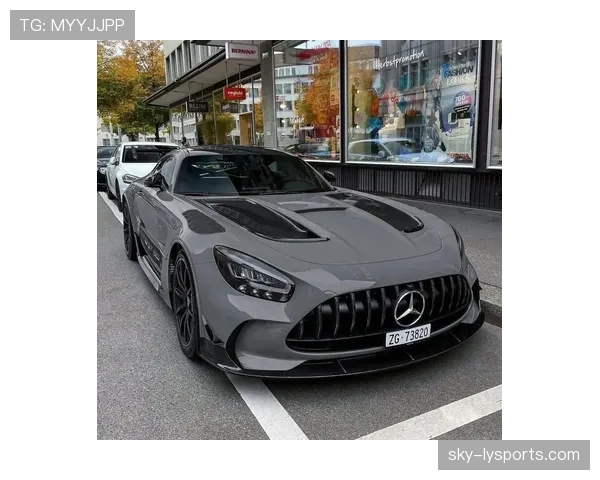 孔帕尼训练完直接去开百万豪车，这谁顶得住啊