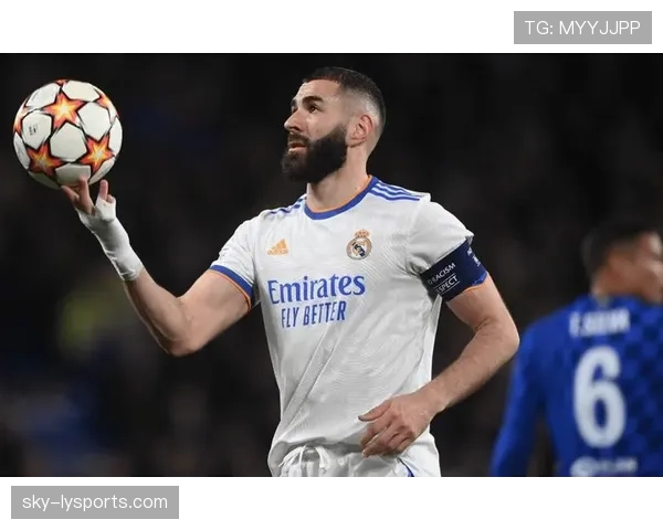 本泽马与莱万：从单点爆破到体系渗透的终结者进化路径